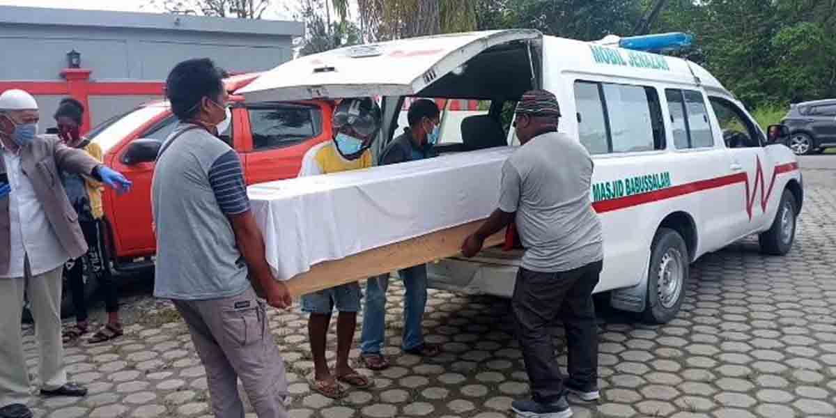 jenazah-habel-tukang-bangunan-yang-ditembak-mati-di-puncak-dipulangkan-ke-kampung-halamannya
